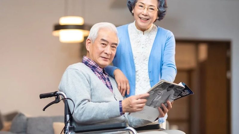 目前市场上常见的护理院床位尺寸主要有以下几种：