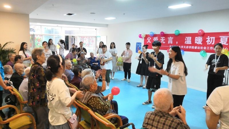 在选择成都养老公寓时，以下关键要素不容忽视：